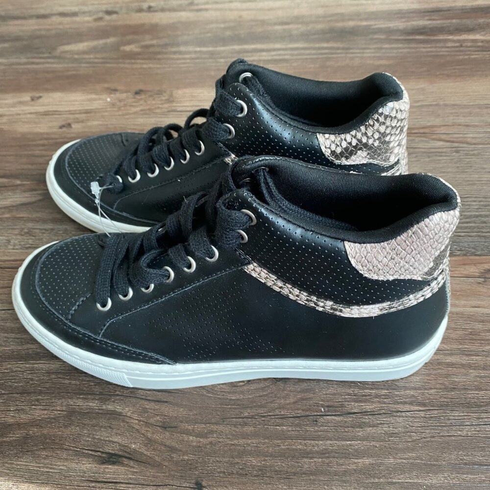 Dolce Vita sz 6 black‎ snake skin 90s high top sneakers NWT